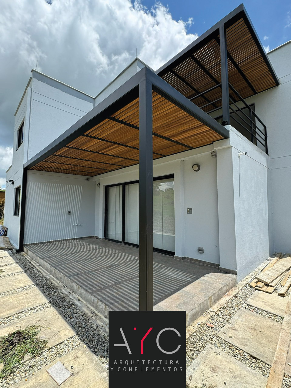 Tendencia 2025: Pérgolas en estructura metálica bioclimáticas y estructuras ligeras que integran confort y diseño