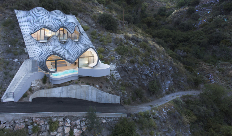 3.PORTADA_GilBartolome_-_house_on_the_Cliff_2